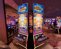 567jl casino lobby showing slots and live dealer game categories